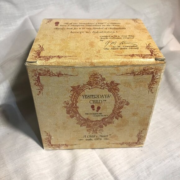 Yesterday's Child Caitlin with Emma & Endmond Diapering Baby Dollstone Figurine - Picture 12 of 12